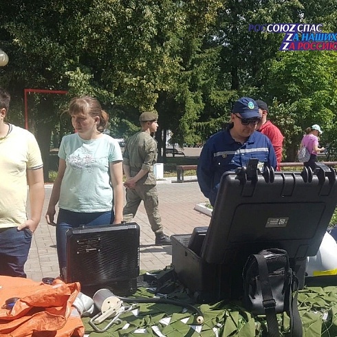 1 июля спасатели Марийской аварийно-спасательной службы приняли участие в Торжественном мероприятии в честь Дня ветерана боевых действий, которое прошло на территории Центрального парка культуры и отдыха города Йошкар-Ола